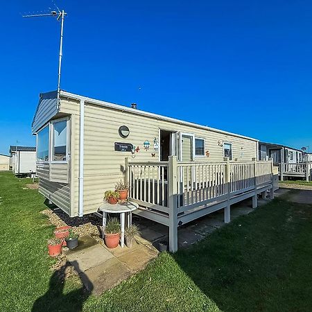 Lovely 6 Berth Caravan With Decking To The Side In Heacham Ref 21040E Екстериор снимка