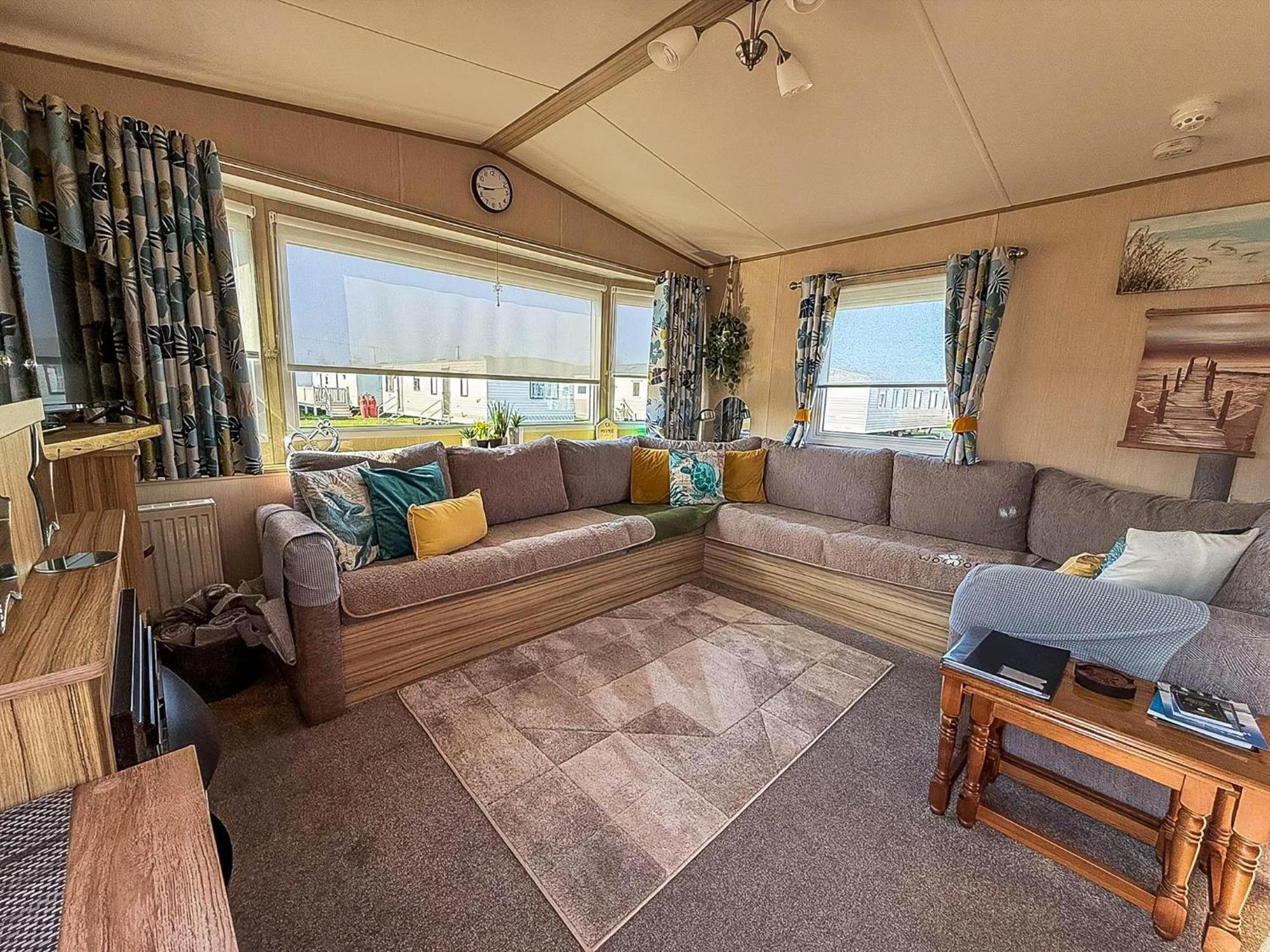 Lovely 6 Berth Caravan With Decking To The Side In Heacham Ref 21040E Екстериор снимка